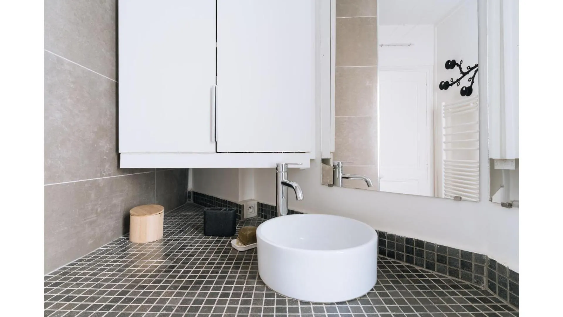 Charming & Central 1Bd Apartment Near Montmartre Parijs