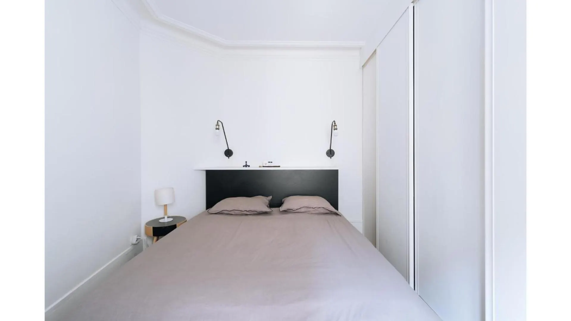 Charming & Central 1Bd Apartment Near Montmartre Parijs