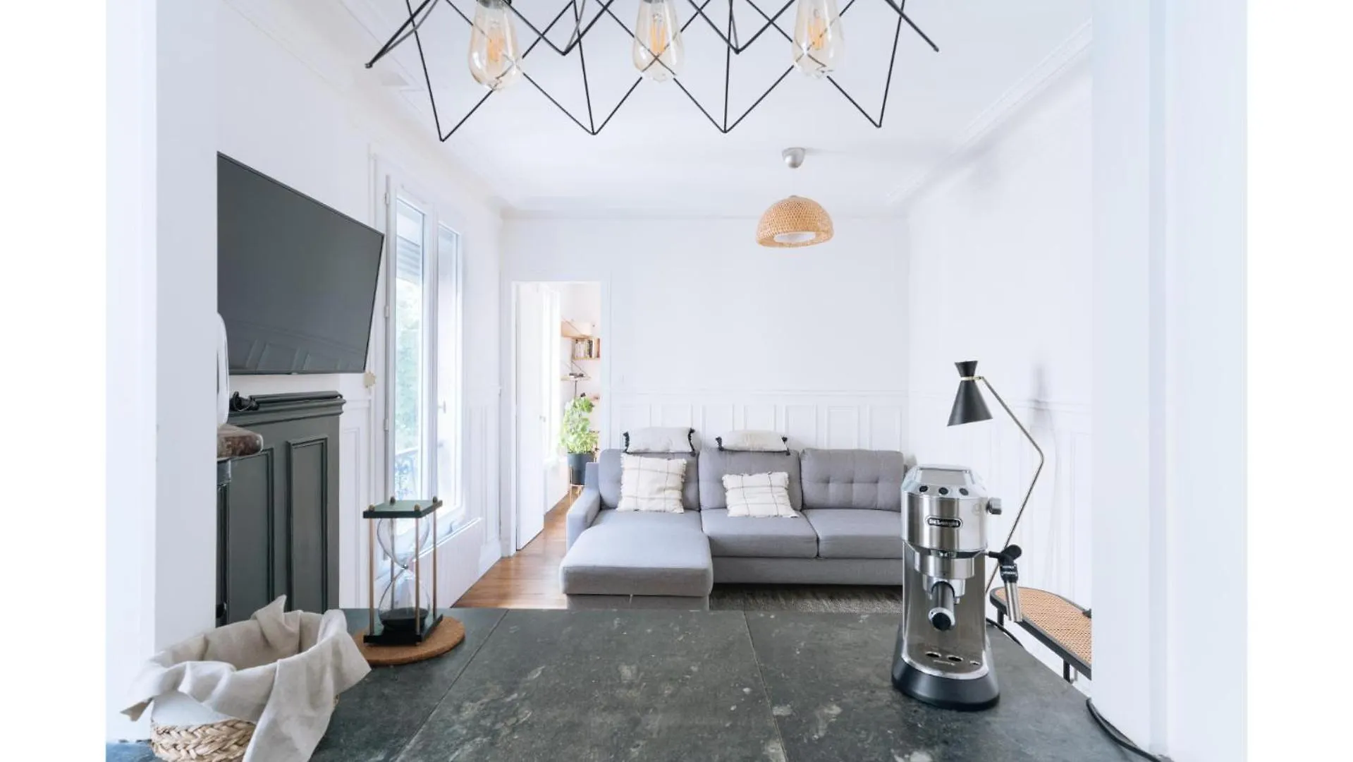 Charming & Central 1Bd Apartment Near Montmartre Paris 0*,  Fransa